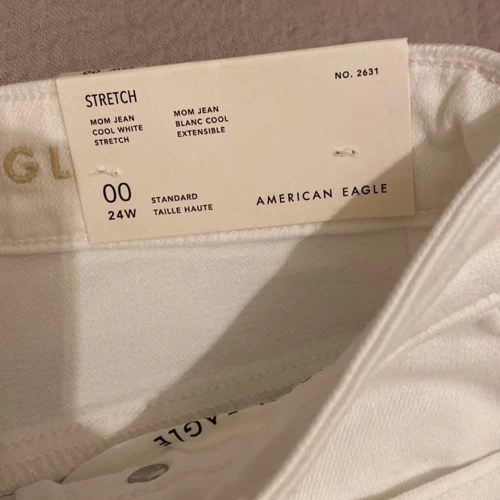 American Eagle white Mom jeans . Size 00 New